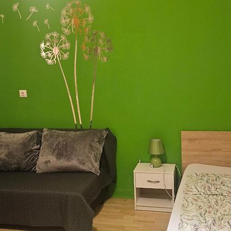 Zizi Apartman เดเบรตเซน ภายนอก รูปภาพ