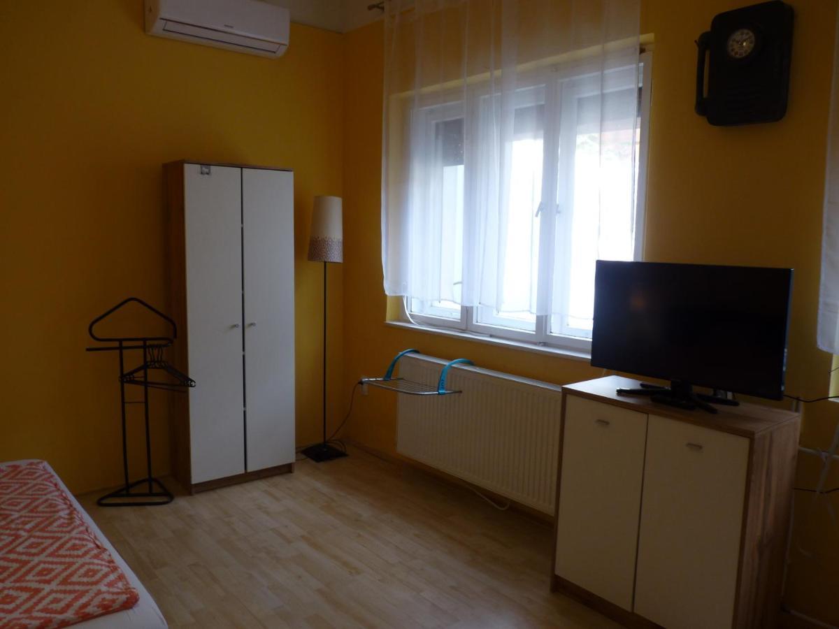 Zizi Apartman เดเบรตเซน ภายนอก รูปภาพ