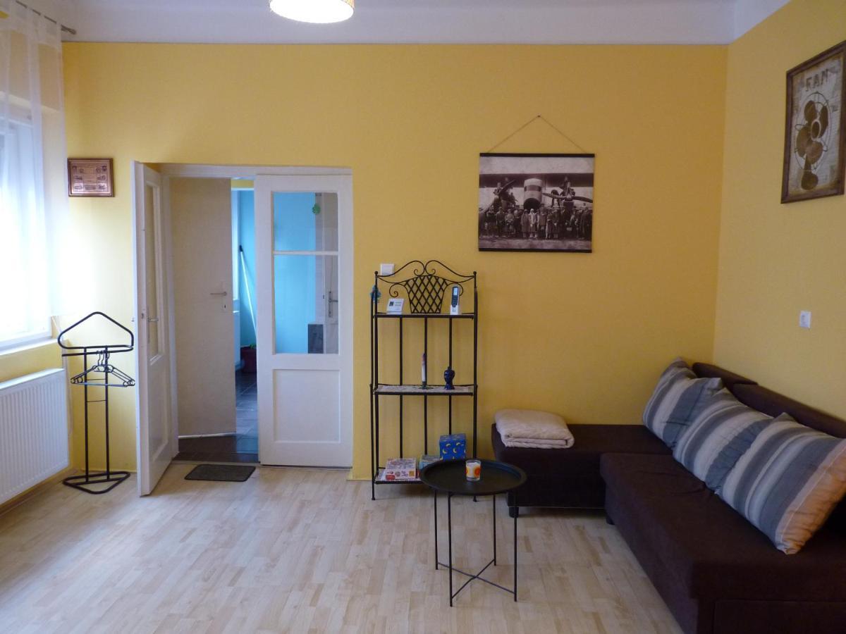 Zizi Apartman เดเบรตเซน ภายนอก รูปภาพ